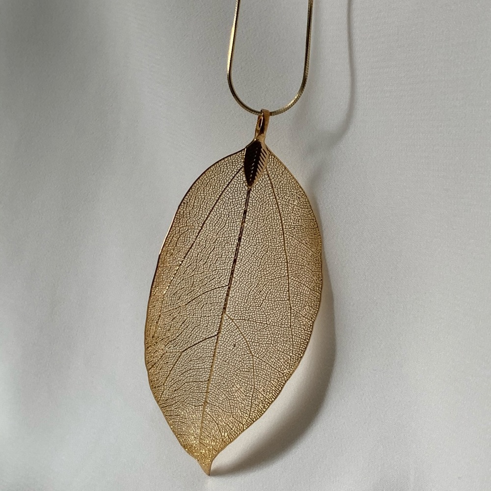 Gold plated filigree leaf pendant with chain